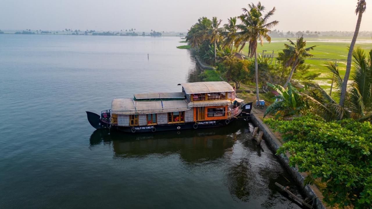 Kera Houseboats Alleppey アーラップーザ県 エクステリア 写真