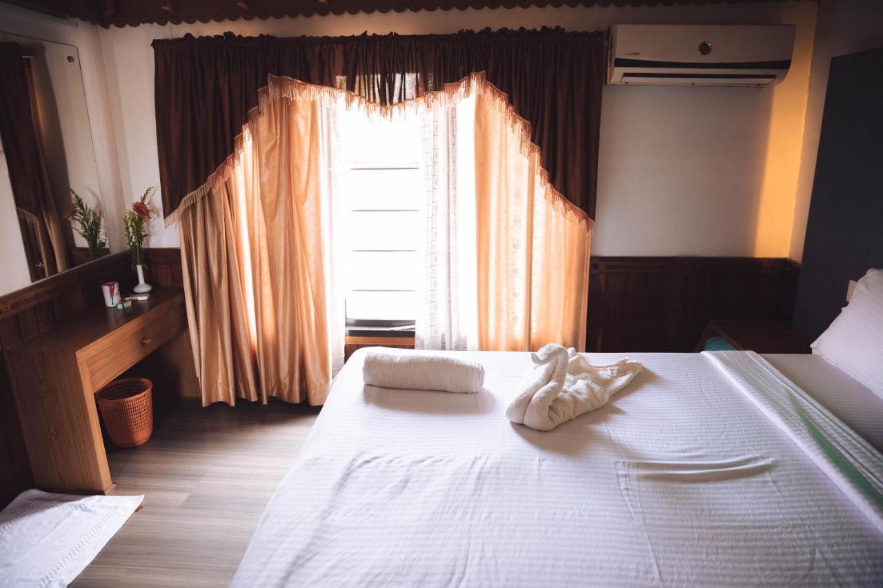 Kera Houseboats Alleppey アーラップーザ県 エクステリア 写真