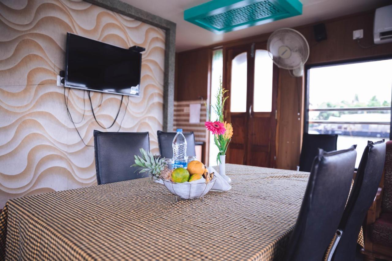 Kera Houseboats Alleppey アーラップーザ県 エクステリア 写真