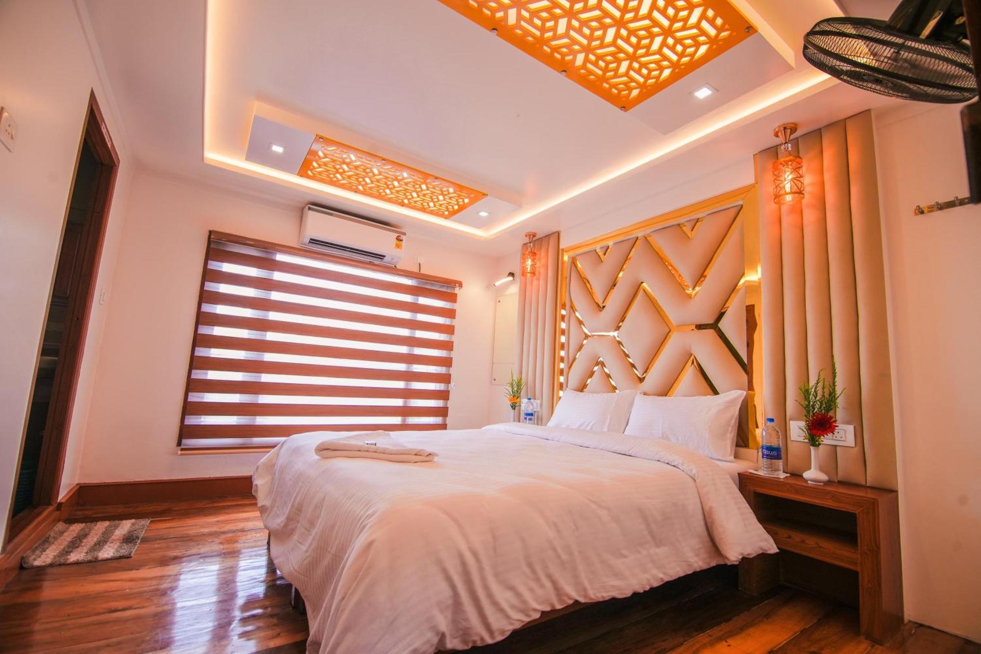 Kera Houseboats Alleppey アーラップーザ県 エクステリア 写真