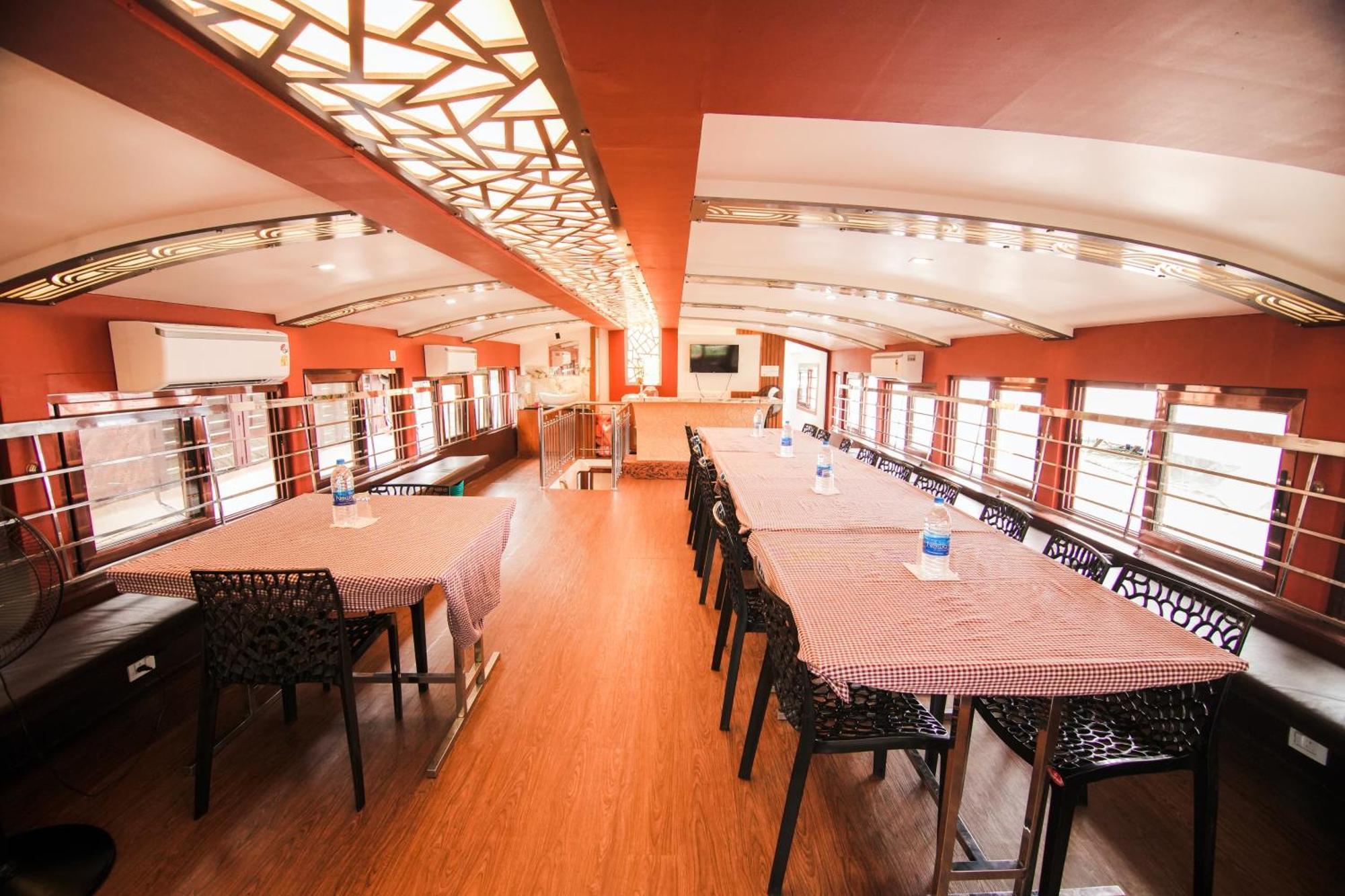 Kera Houseboats Alleppey アーラップーザ県 エクステリア 写真