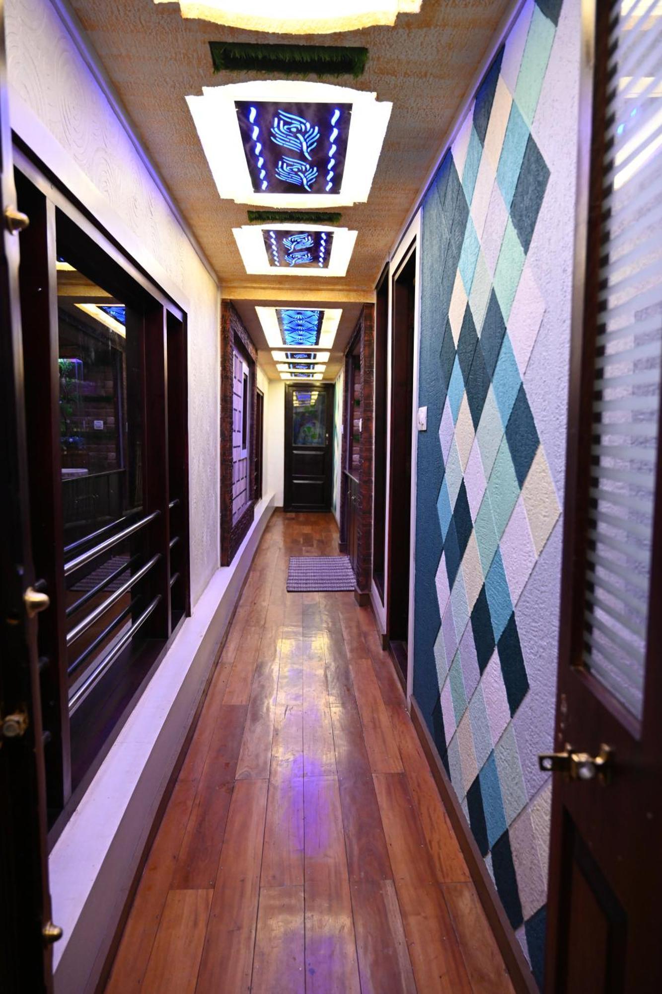 Kera Houseboats Alleppey アーラップーザ県 エクステリア 写真