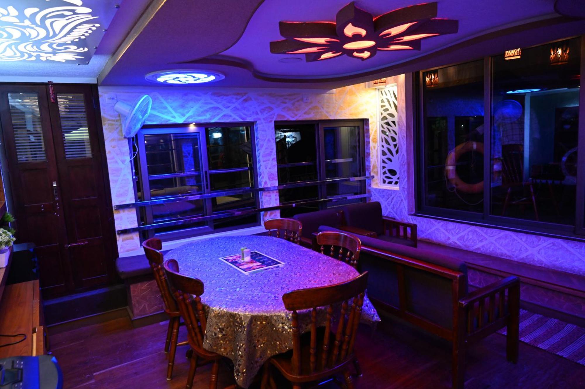 Kera Houseboats Alleppey アーラップーザ県 エクステリア 写真
