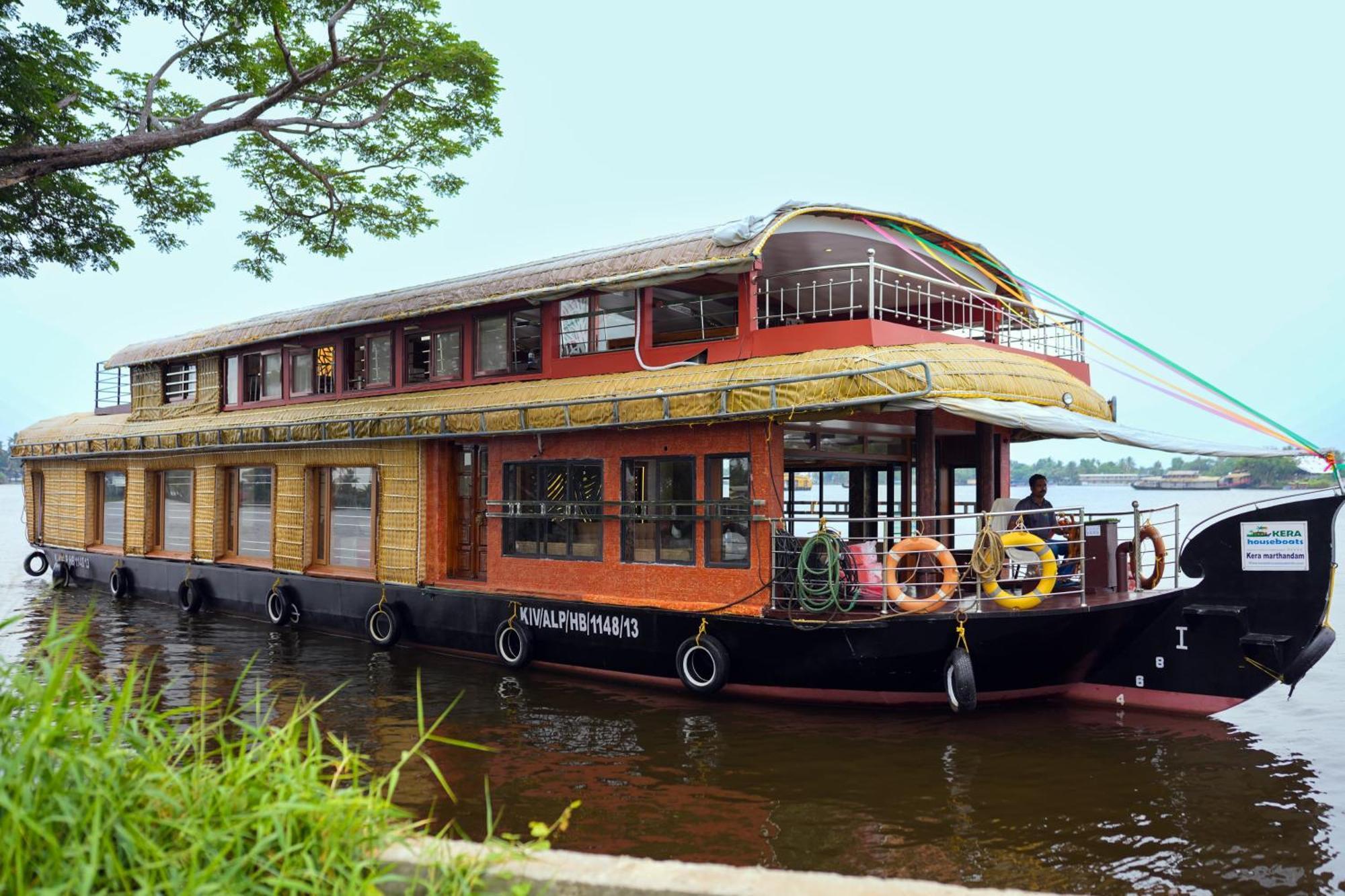 Kera Houseboats Alleppey アーラップーザ県 エクステリア 写真