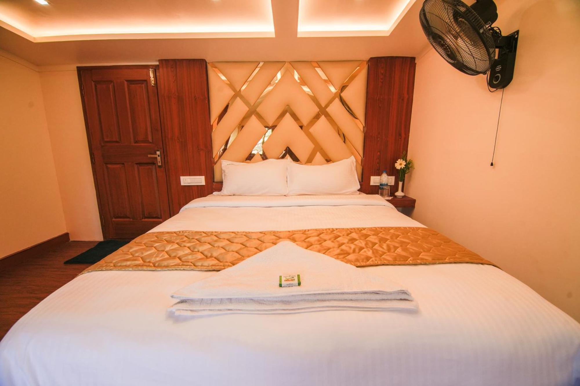 Kera Houseboats Alleppey アーラップーザ県 エクステリア 写真