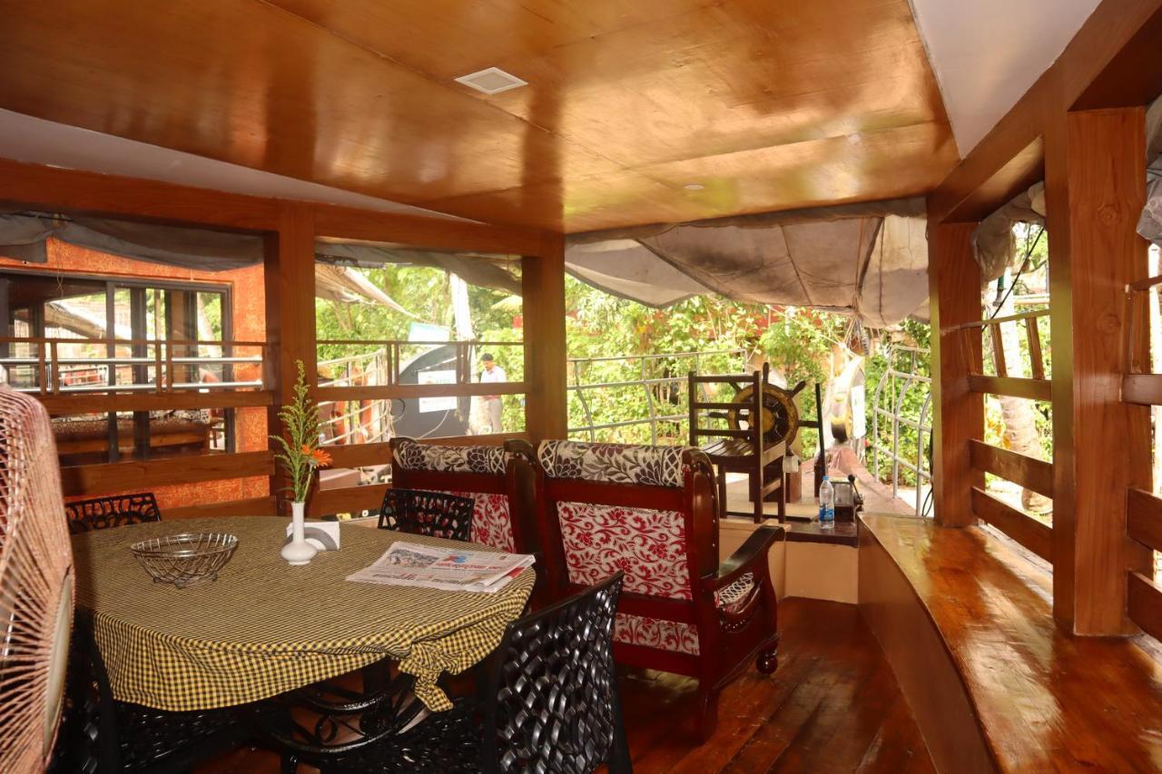Kera Houseboats Alleppey アーラップーザ県 エクステリア 写真