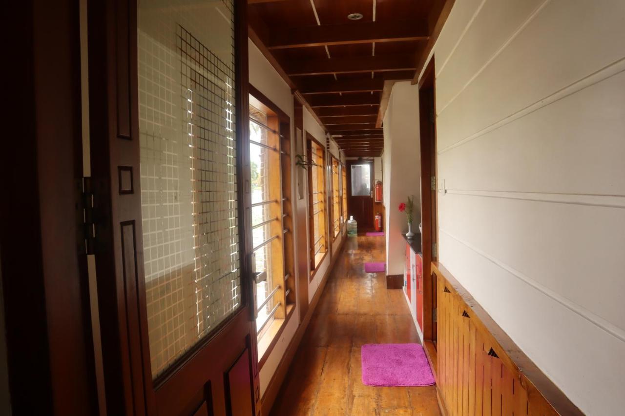 Kera Houseboats Alleppey アーラップーザ県 エクステリア 写真