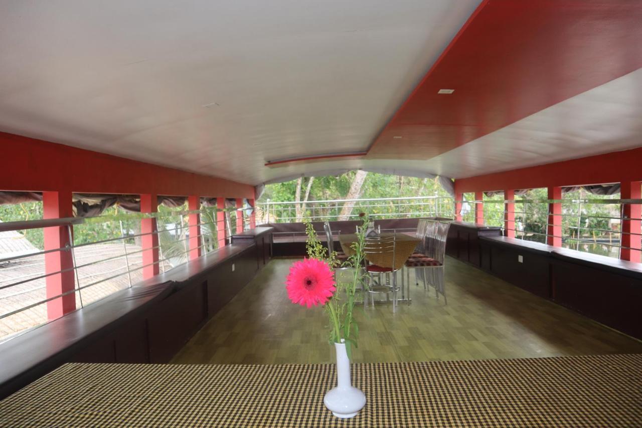 Kera Houseboats Alleppey アーラップーザ県 エクステリア 写真
