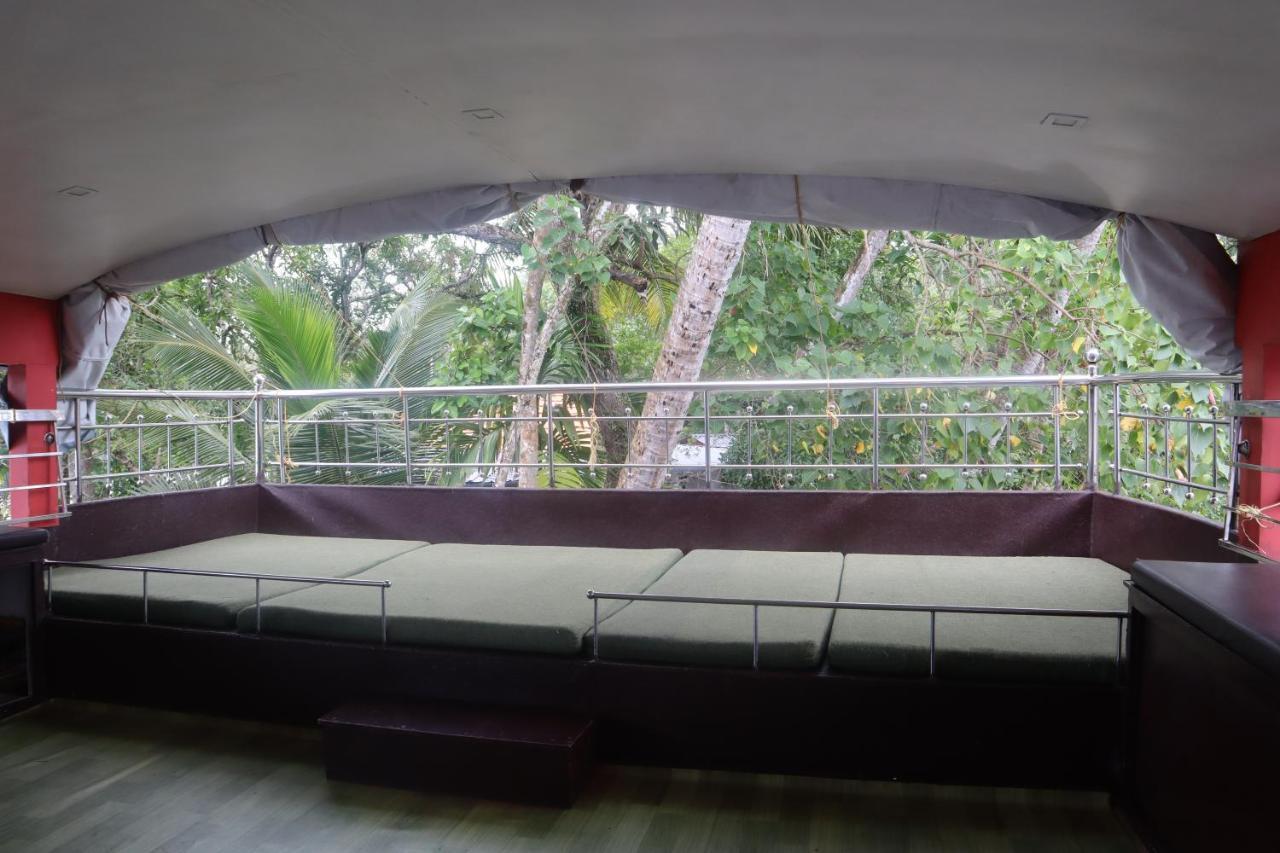 Kera Houseboats Alleppey アーラップーザ県 エクステリア 写真