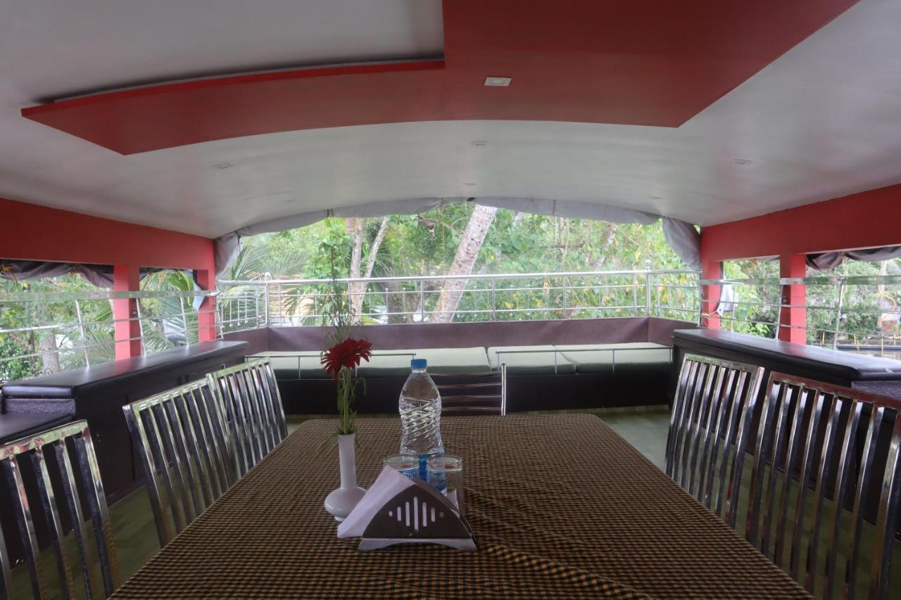 Kera Houseboats Alleppey アーラップーザ県 エクステリア 写真