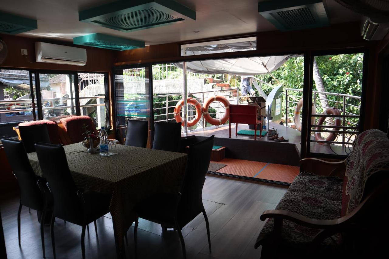 Kera Houseboats Alleppey アーラップーザ県 エクステリア 写真