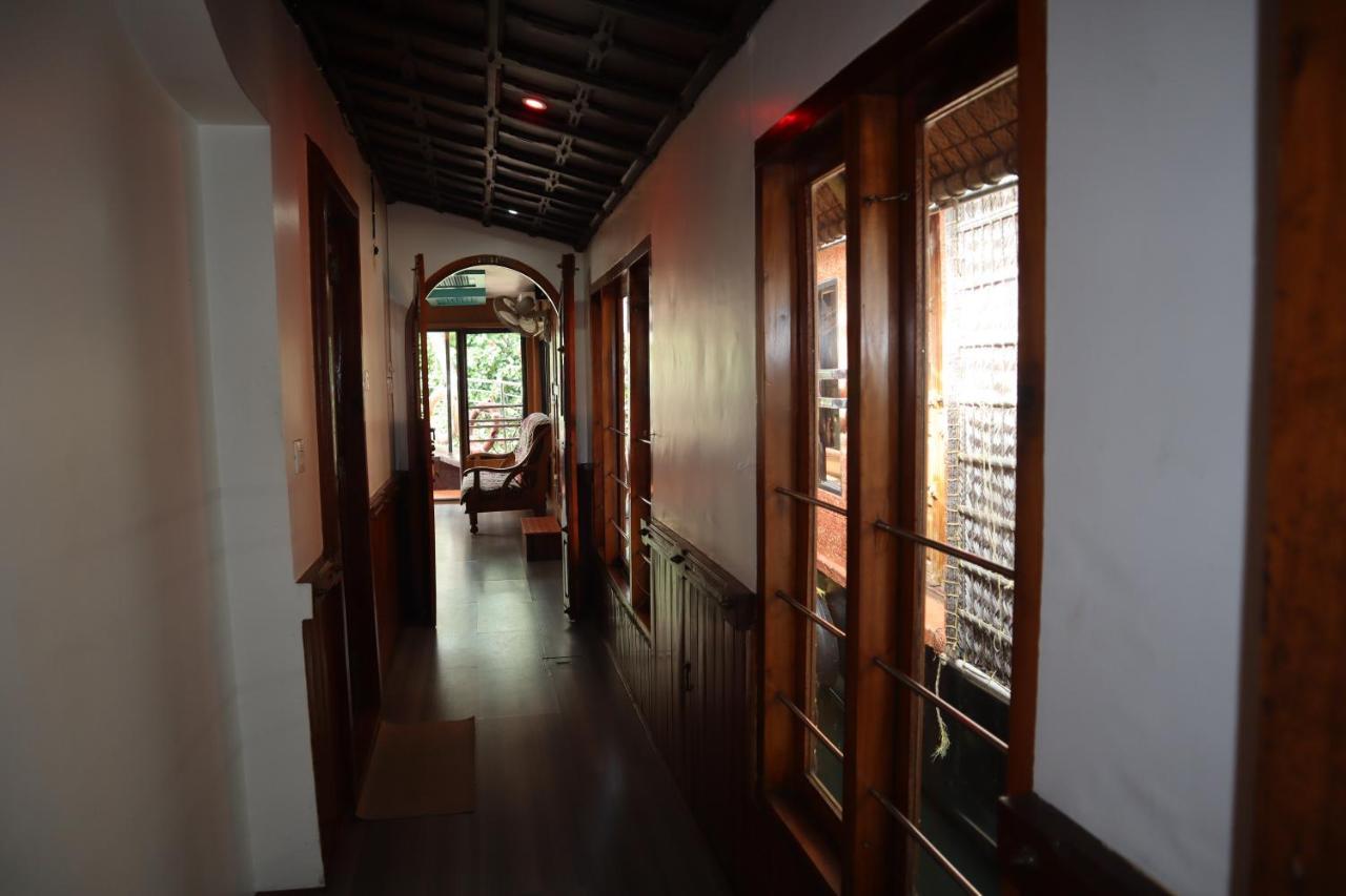 Kera Houseboats Alleppey アーラップーザ県 エクステリア 写真